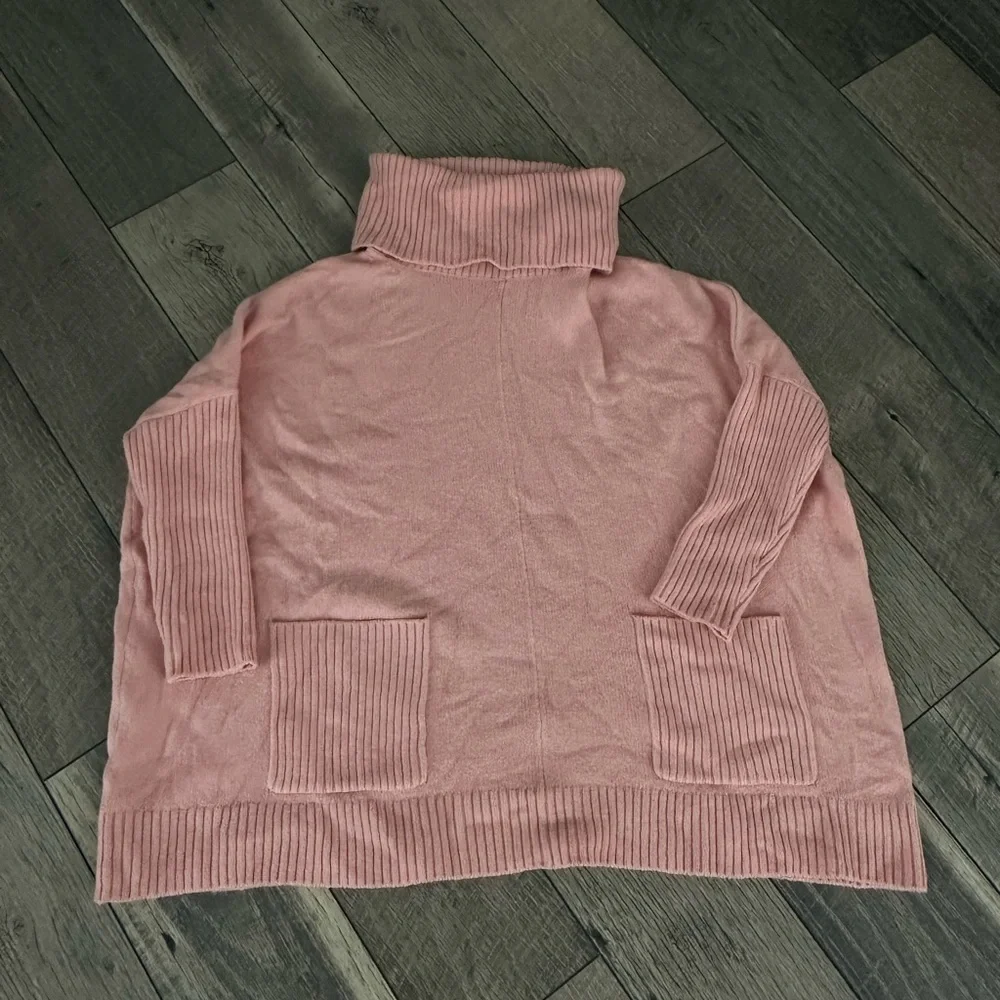 LOFT Sweater - Picture 1 of 2